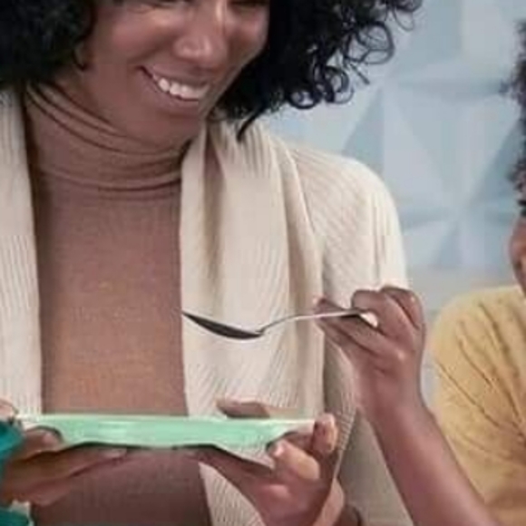 Tupperware set of 4, 8" Blossom Essentials Open House Dessert Plates Light Green - Picture 3 of 8